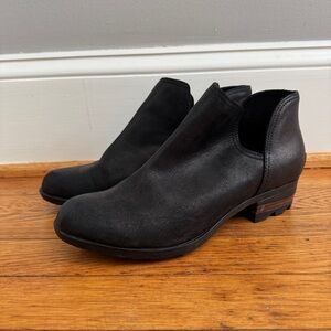 Sorel Lolla II Cut Out Bootie size 9